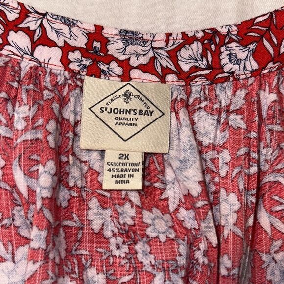StJohn’s Bay 2X Classic All American Colors Red Blue White Floral V-Neck Blouse - Picture 9 of 12